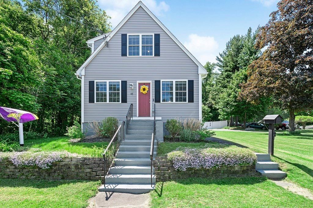 48 Old Elm St, Billerica, MA 01862