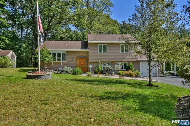 279 West Place, Twp Of Washington, NJ 07676