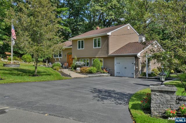 279 West Place, Twp Of Washington, NJ 07676