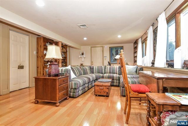 279 West Place, Twp Of Washington, NJ 07676