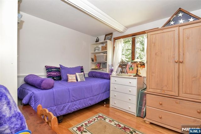 279 West Place, Twp Of Washington, NJ 07676