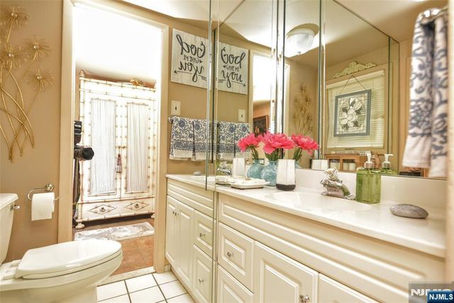 279 West Place, Twp Of Washington, NJ 07676