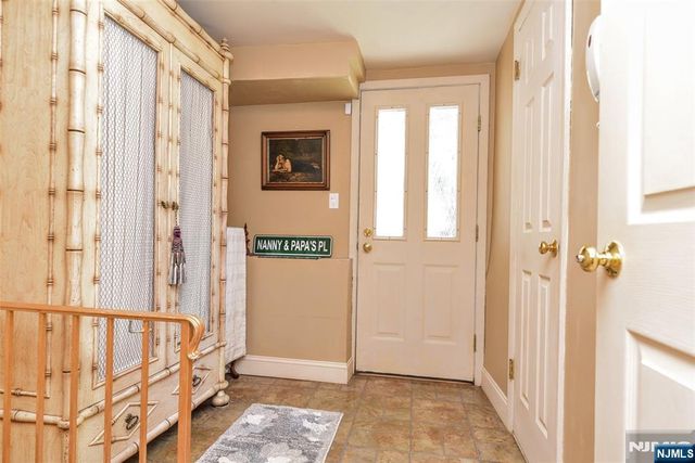 279 West Place, Twp Of Washington, NJ 07676