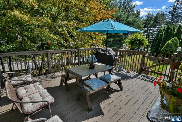 279 West Place, Twp Of Washington, NJ 07676