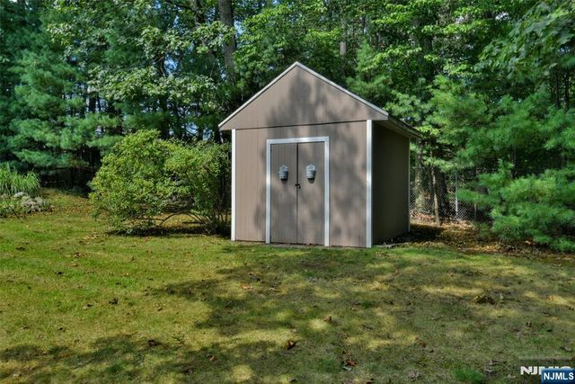 279 West Place, Twp Of Washington, NJ 07676