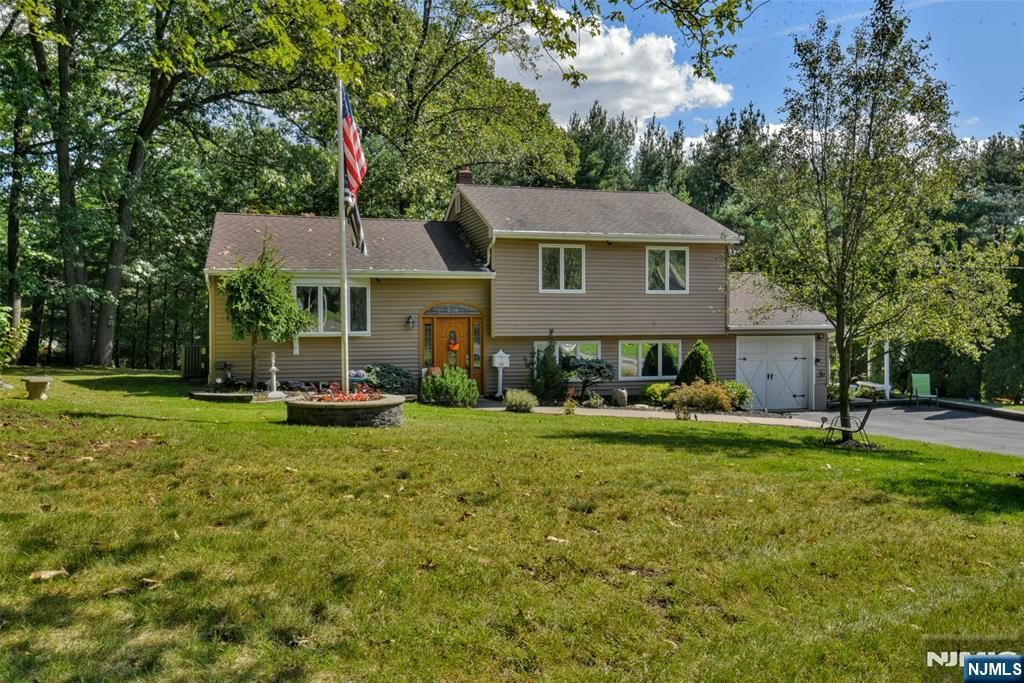 279 West Place, Twp Of Washington, NJ 07676