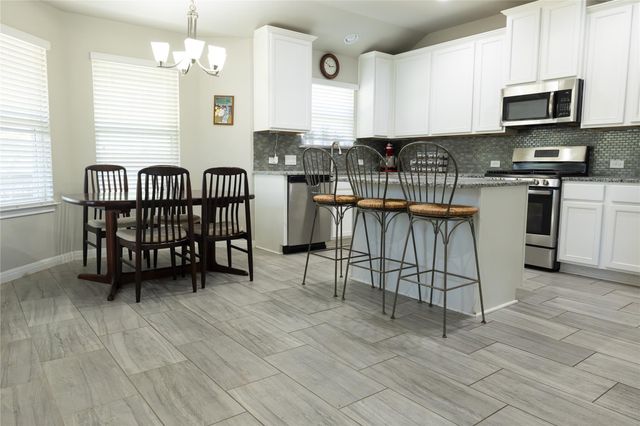 827 Savannah CV, Elgin, TX 78621