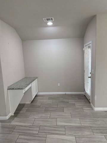 827 Savannah CV, Elgin, TX 78621