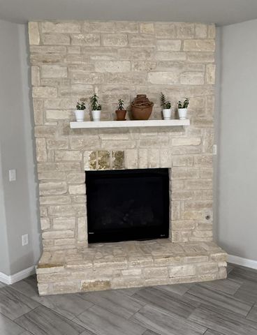 827 Savannah CV, Elgin, TX 78621