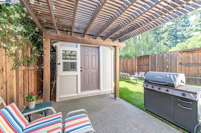 1552 Oxsen St, Pleasanton, CA 94566