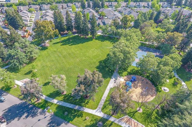 1552 Oxsen St, Pleasanton, CA 94566