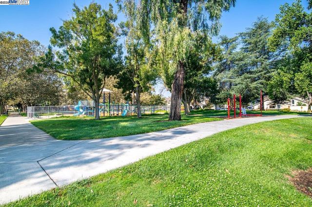 1552 Oxsen St, Pleasanton, CA 94566