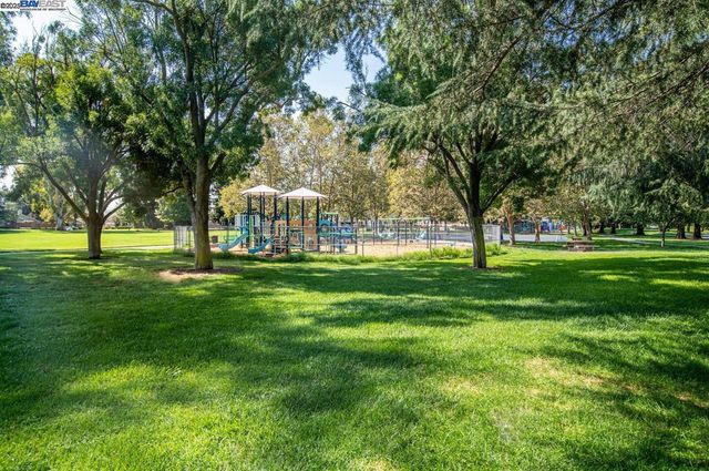 1552 Oxsen St, Pleasanton, CA 94566