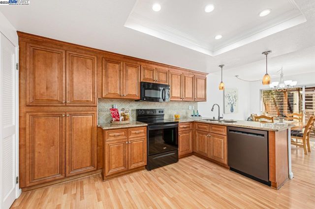 1552 Oxsen St, Pleasanton, CA 94566