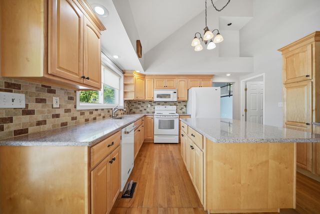 95 Lakeshore Drive, Gilmanton, NH 03227
