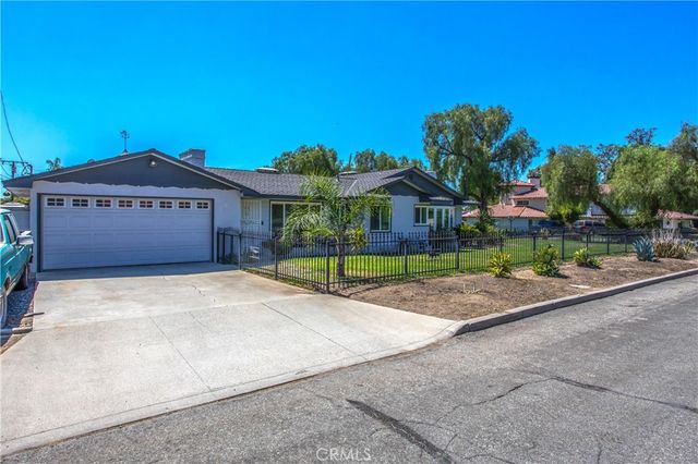 3095 Pepper Tree Lane, San Bernardino, CA 92404