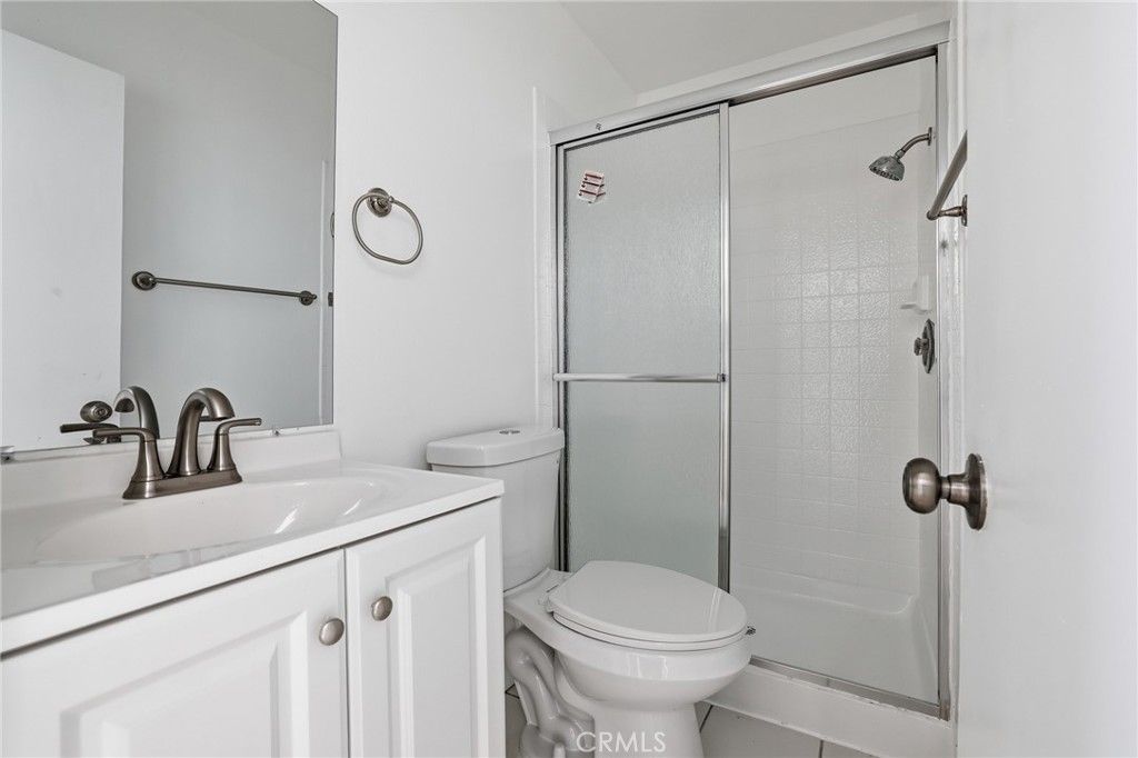 Image 13 of property listing at 13040 Dronfield 23, Sylmar, CA 91342