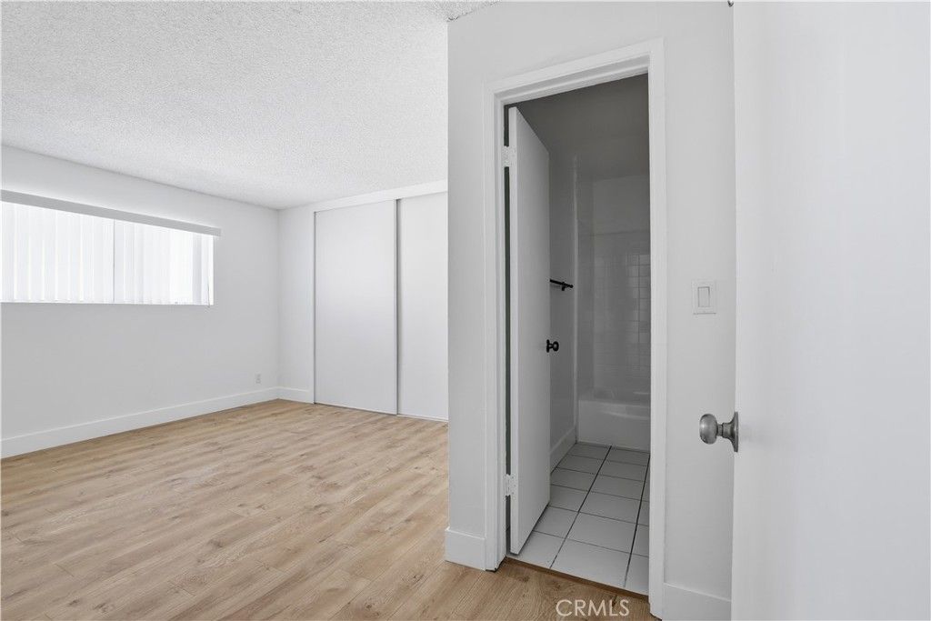 Image 14 of property listing at 13040 Dronfield 23, Sylmar, CA 91342