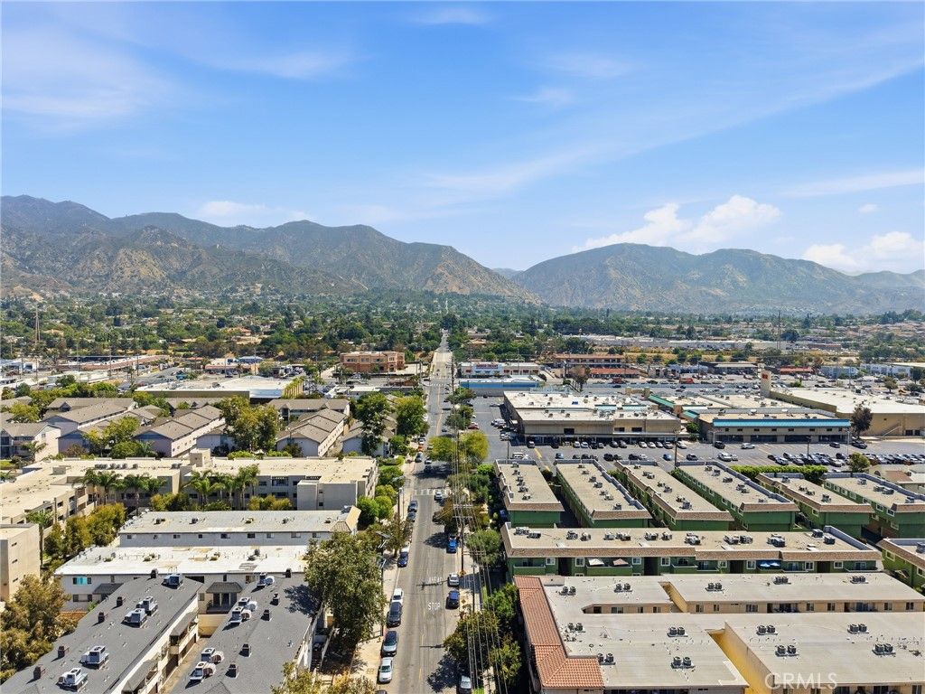 Image 19 of property listing at 13040 Dronfield 23, Sylmar, CA 91342
