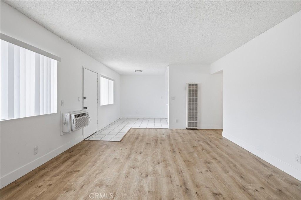 Image 2 of property listing at 13040 Dronfield 23, Sylmar, CA 91342