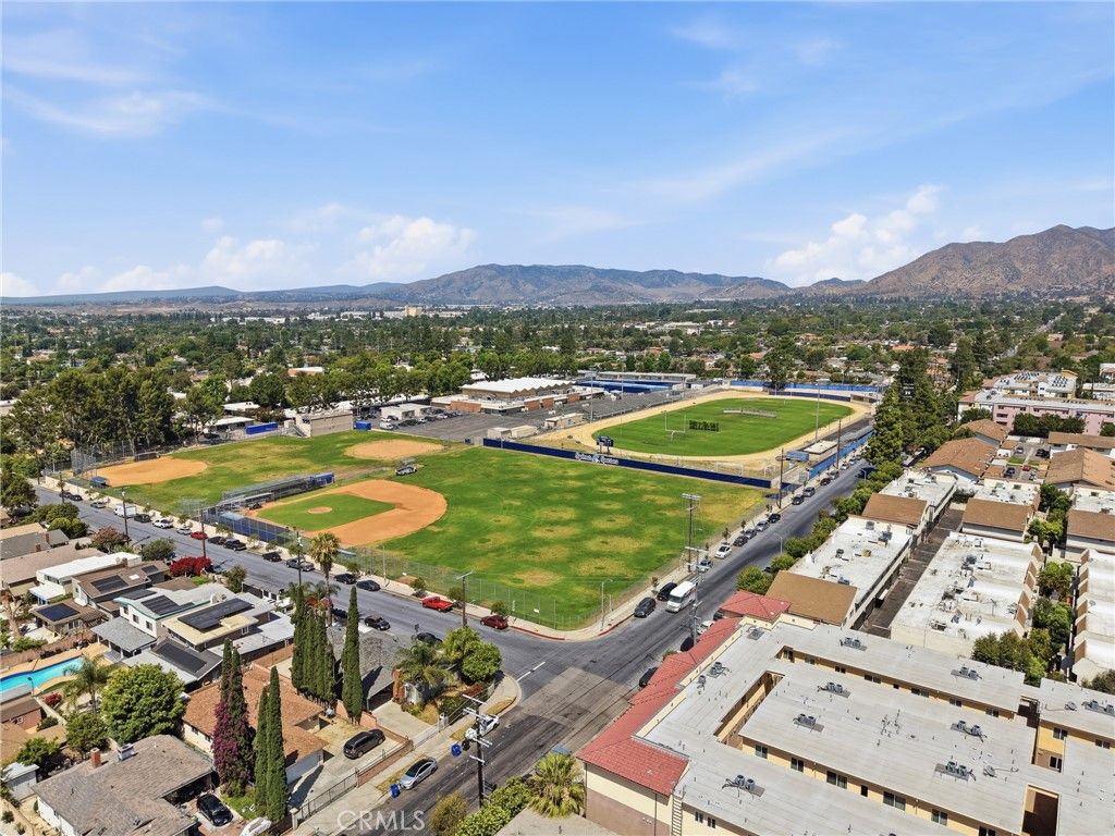 Image 21 of property listing at 13040 Dronfield 23, Sylmar, CA 91342