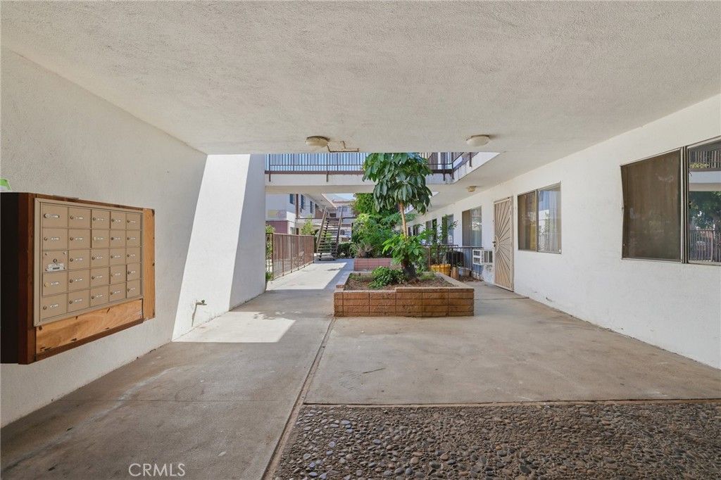 Image 23 of property listing at 13040 Dronfield 23, Sylmar, CA 91342