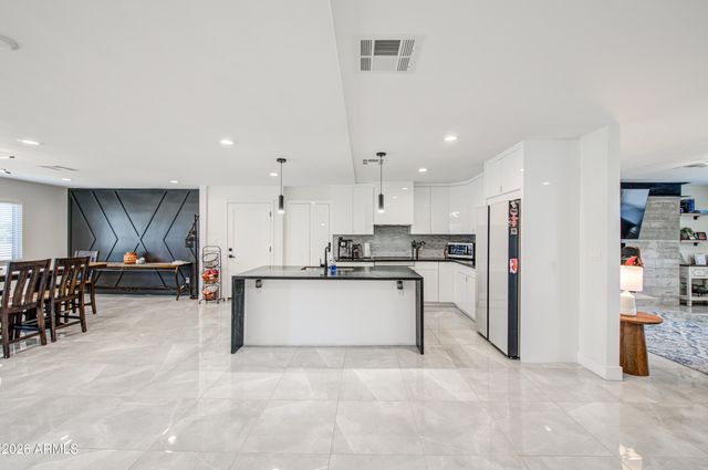 1261 E CAMBRIDGE Avenue, Phoenix, AZ 85006