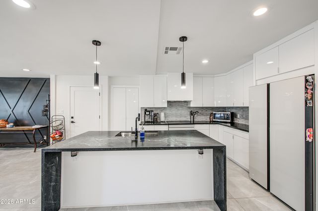 1261 E CAMBRIDGE Avenue, Phoenix, AZ 85006