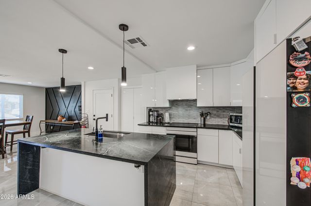 1261 E CAMBRIDGE Avenue, Phoenix, AZ 85006