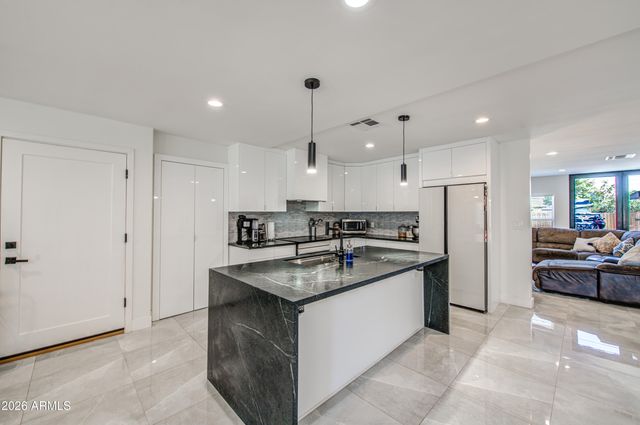 1261 E CAMBRIDGE Avenue, Phoenix, AZ 85006