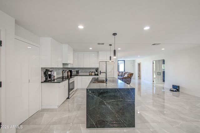 1261 E CAMBRIDGE Avenue, Phoenix, AZ 85006