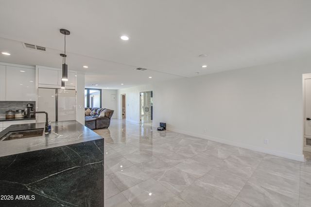 1261 E CAMBRIDGE Avenue, Phoenix, AZ 85006
