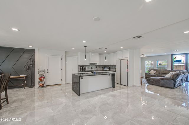 1261 E CAMBRIDGE Avenue, Phoenix, AZ 85006