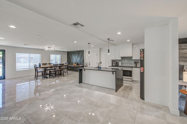1261 E CAMBRIDGE Avenue, Phoenix, AZ 85006