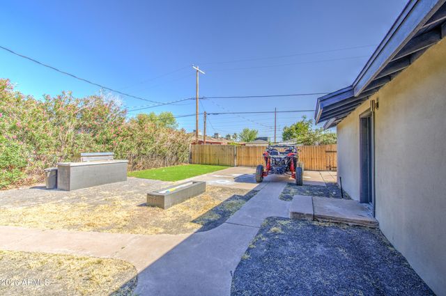 1261 E CAMBRIDGE Avenue, Phoenix, AZ 85006