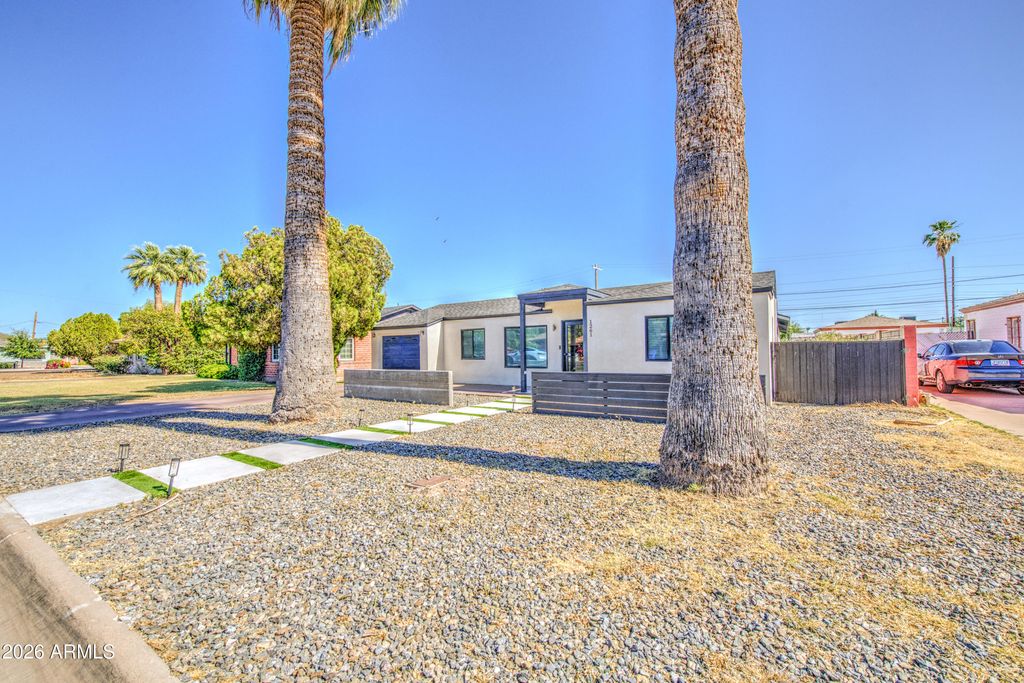 1261 E CAMBRIDGE Avenue, Phoenix, AZ 85006