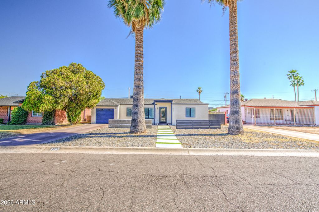1261 E CAMBRIDGE Avenue, Phoenix, AZ 85006 — photo 2