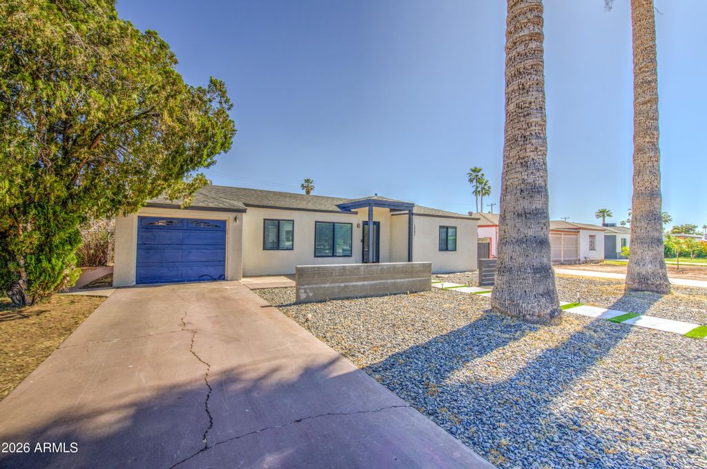 1261 E CAMBRIDGE Avenue, Phoenix, AZ 85006 — photo 4