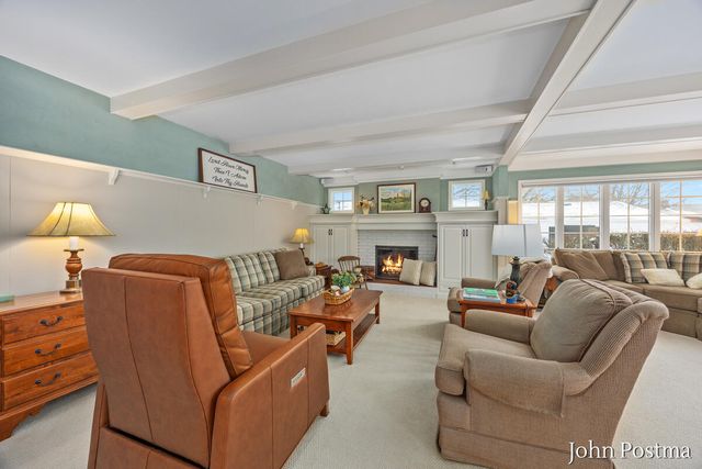 2401 Okemos Drive, Grand Rapids, MI 49506