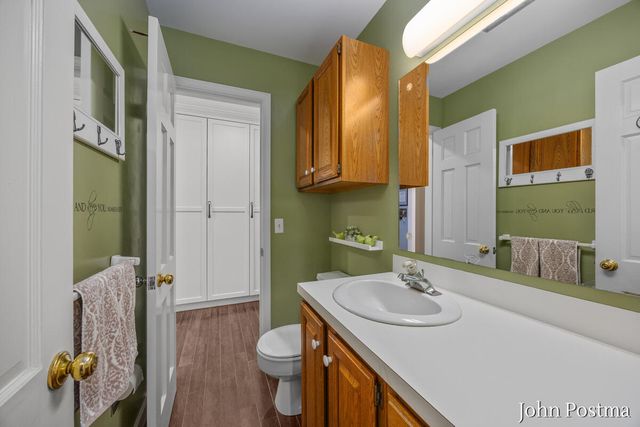 2401 Okemos Drive, Grand Rapids, MI 49506