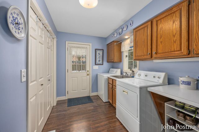 2401 Okemos Drive, Grand Rapids, MI 49506