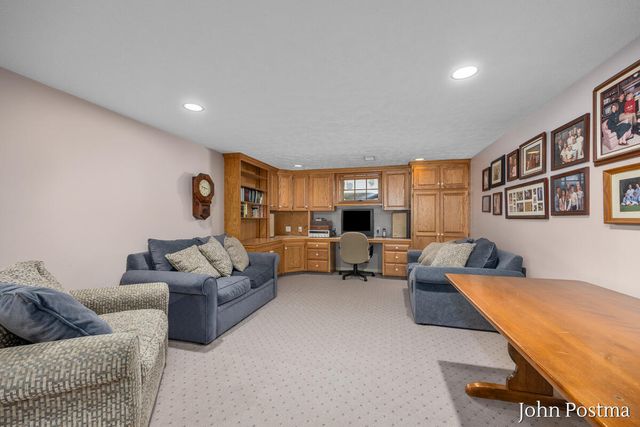 2401 Okemos Drive, Grand Rapids, MI 49506