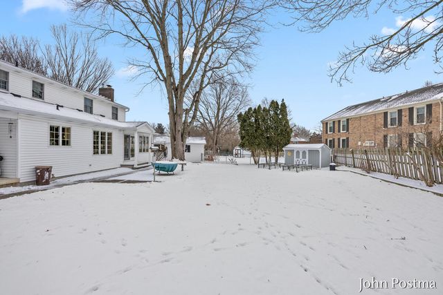 2401 Okemos Drive, Grand Rapids, MI 49506