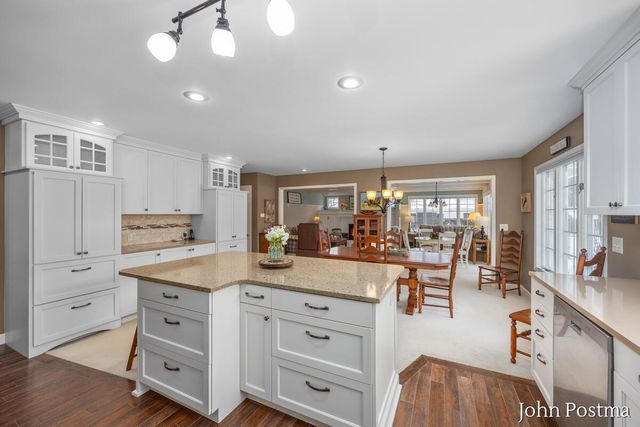 2401 Okemos Drive, Grand Rapids, MI 49506