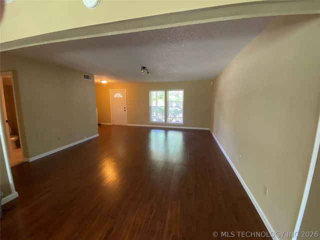 1619 S Fir Place, Broken Arrow, OK 74012