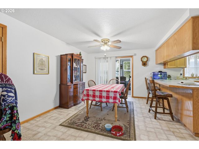 28095 Clear Lake Rd, Eugene, OR 97402