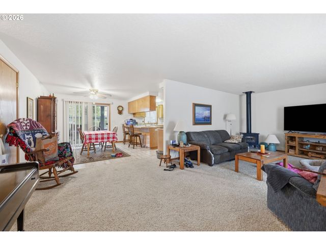28095 Clear Lake Rd, Eugene, OR 97402