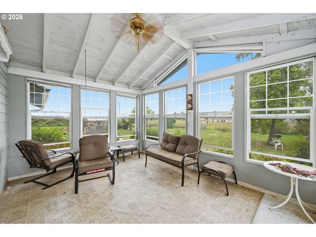 28095 Clear Lake Rd, Eugene, OR 97402