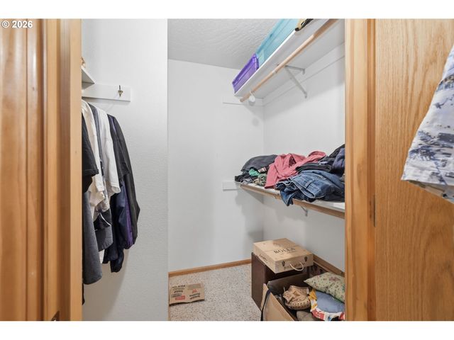 28095 Clear Lake Rd, Eugene, OR 97402