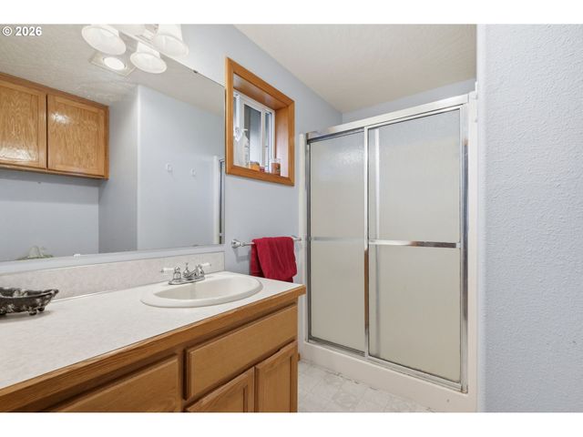 28095 Clear Lake Rd, Eugene, OR 97402